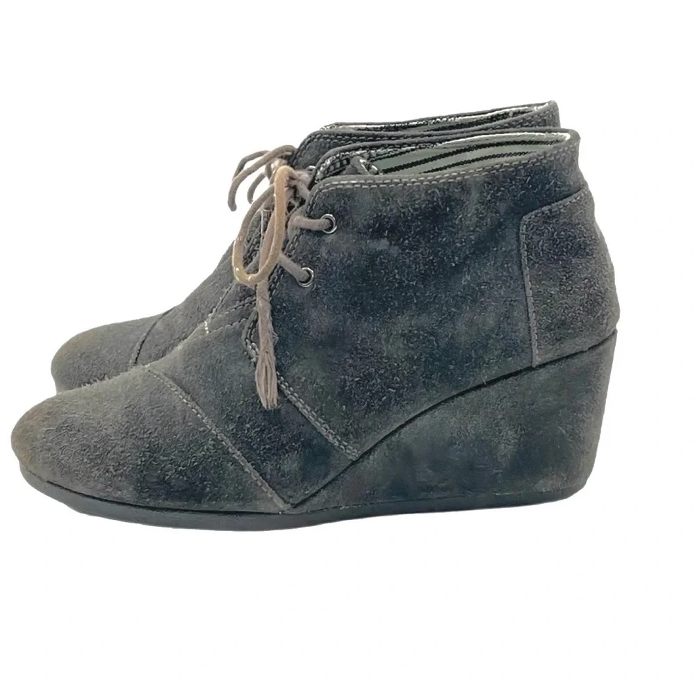 TOMS Womens Suede Desert Wedge Ankle Boots Gray Lace Up comfort Booties Size 8